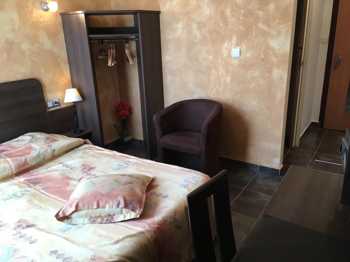 Hotel Morris Le Pont-de-Beauvoisin Bagian luar foto