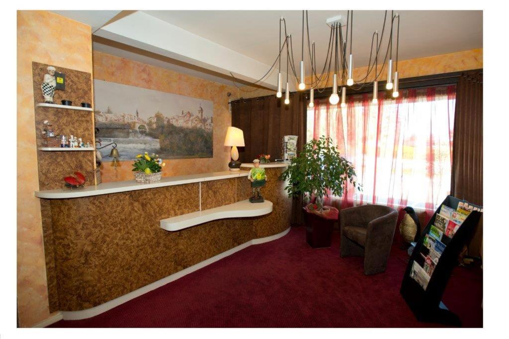 Hotel Morris Le Pont-de-Beauvoisin Bagian luar foto